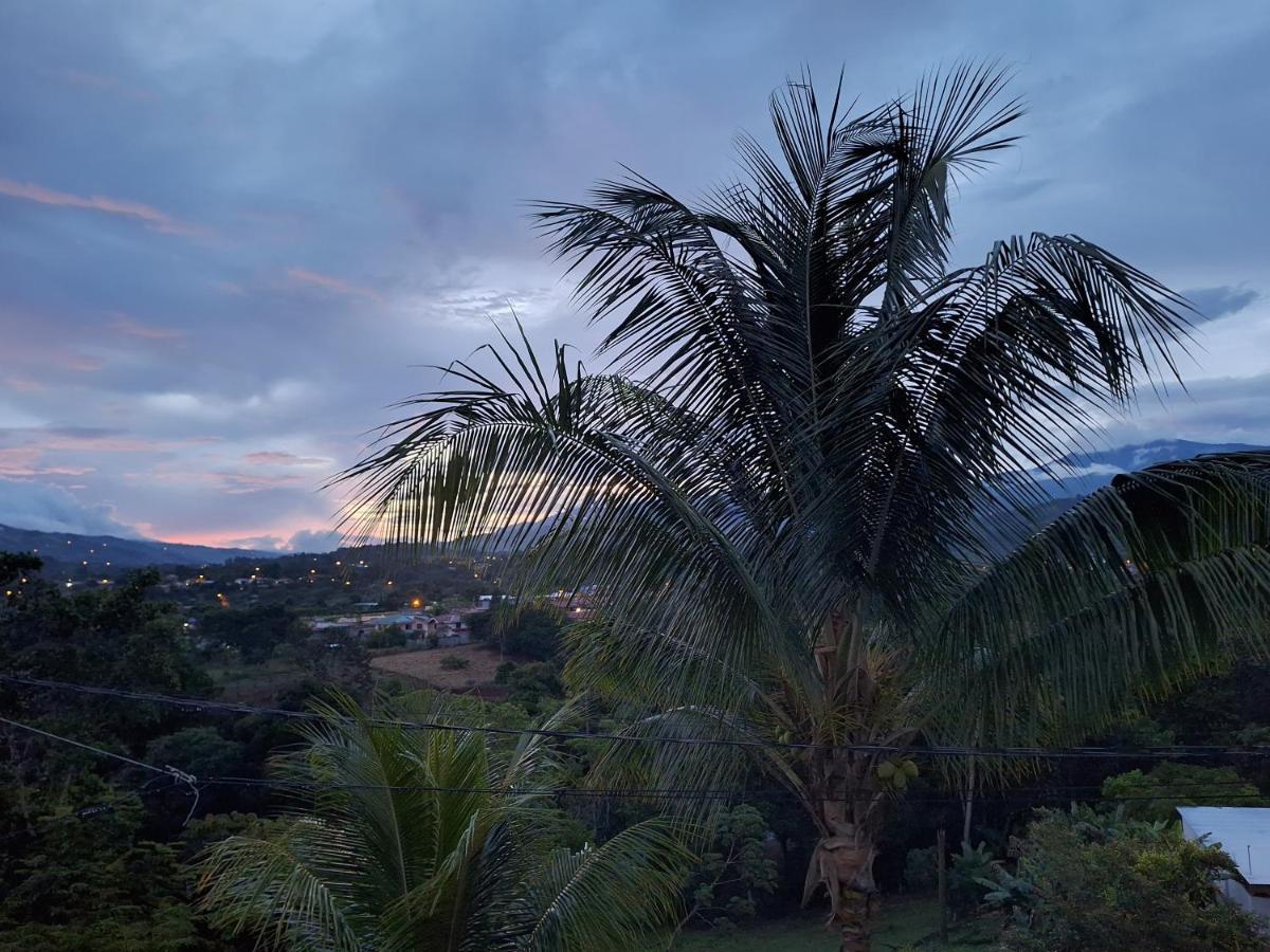 Victoria House Hostel San Isidro De El General ภายนอก รูปภาพ